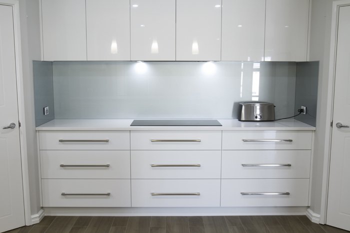 modern white kitchen drawers